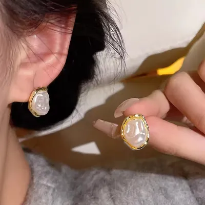 Geometric Irregular Round Metal Pearl Earrings