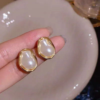 Geometric Irregular Round Metal Pearl Earrings